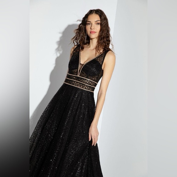 Eureka Dresses & Skirts - NWT- Chic Black Prom Dress